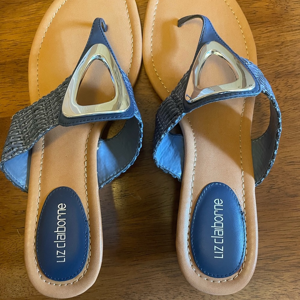 ‼️Price Drop‼️Beautiful, Like New, Blue Liz Claiborne sandal.